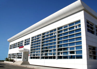 Instalación de máquina enfriadora en el Hospital de Día FREMAP Málaga